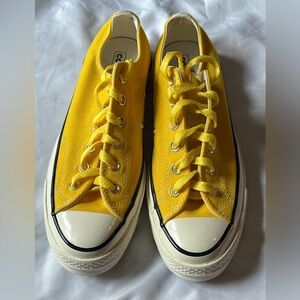 Chuck Taylor Lemon Chrome Low Top Sneakers 
Brand New never been worn M 7.5 W9.5